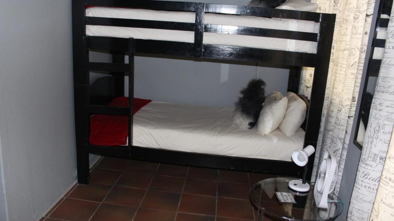 Hotel Eagle's Nest à Barberton Chambre photo